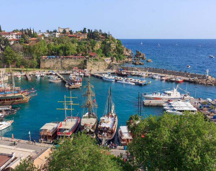 Akdeniz'de Tatil Evi Satın Alabileceğiniz En İyi Bölgeler